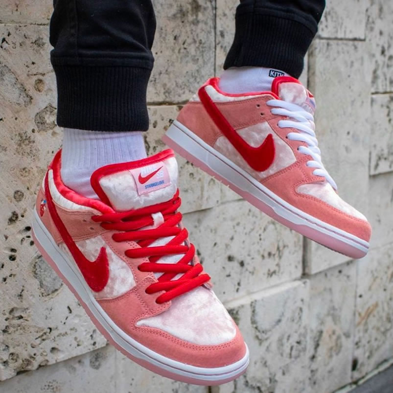 Strangelove Nike Sb Dunk Low On Feet Pink Ct2552 800 (1) - newkick.app