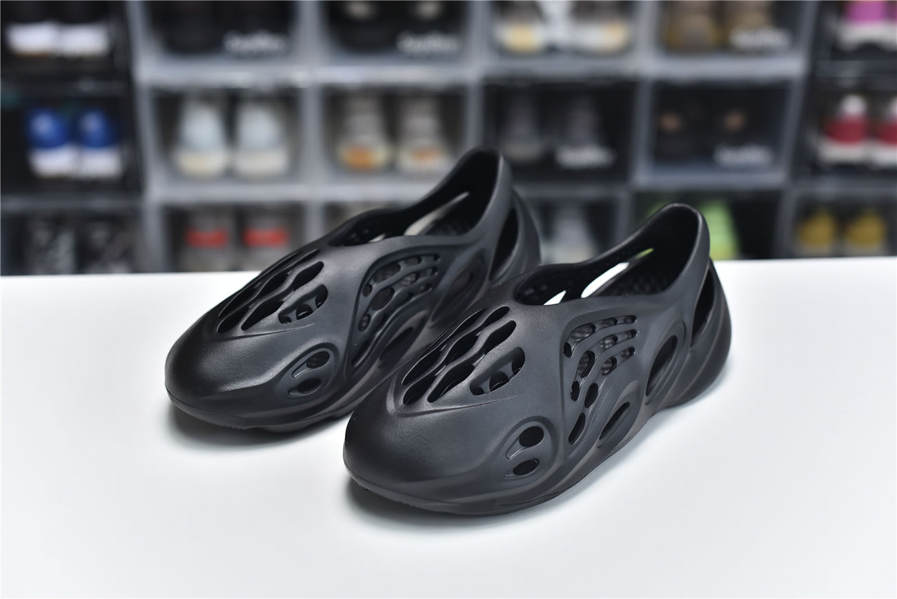 Adidas Yeezy Crocs Clog Foam Runner Colors Black (1) - newkick.app