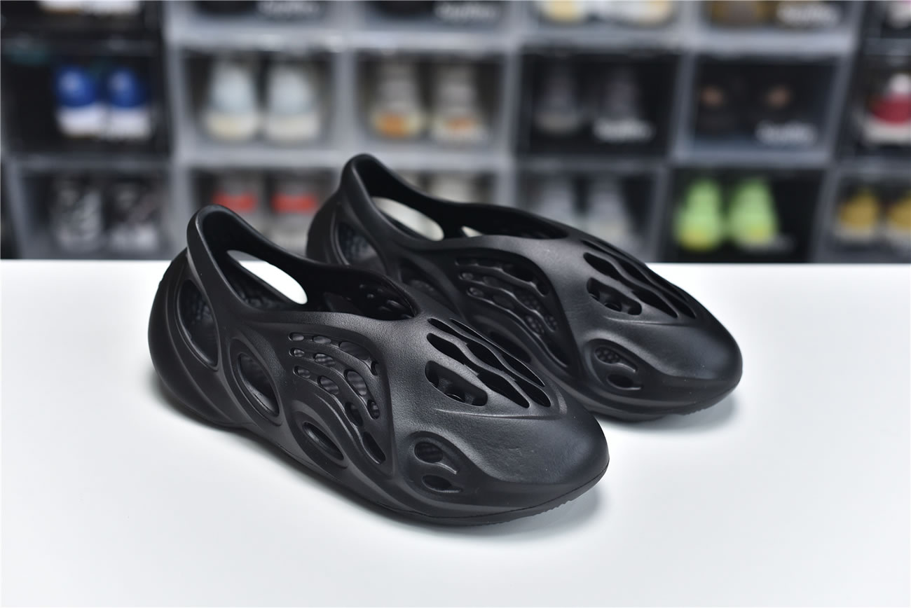 Adidas Yeezy Crocs Clog Foam Runner Colors Black (2) - newkick.app