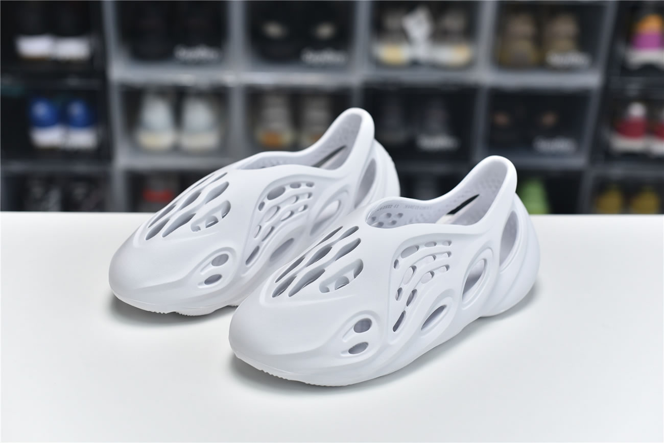 Adidas Yeezy Crocs Clog Foam Runner Colors White (1) - newkick.app