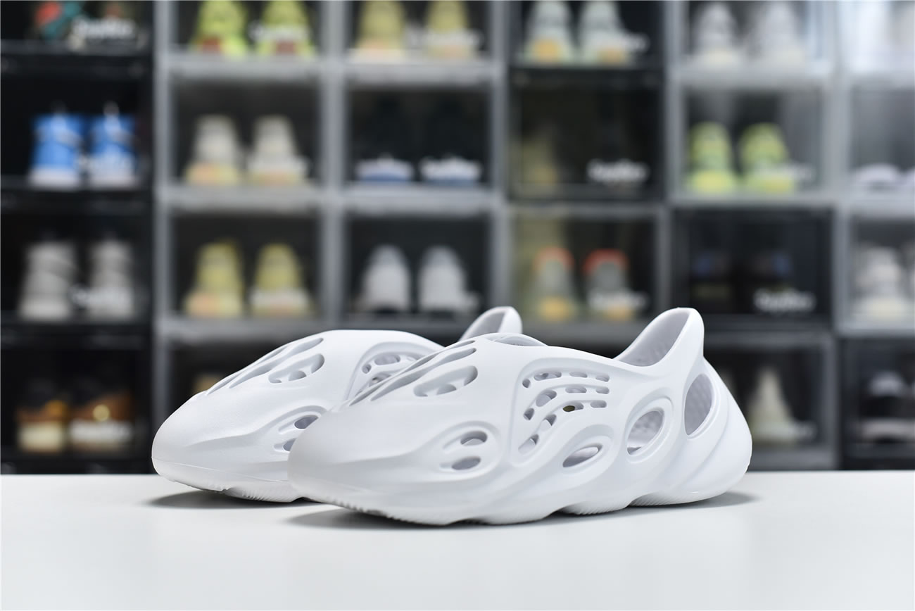 Adidas Yeezy Crocs Clog Foam Runner Colors White (3) - newkick.app