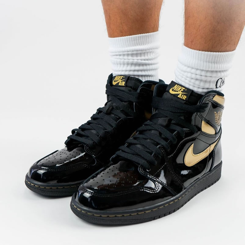 Air Jordan 1 High Og Black Gold Patent Leather New Release Date 555088 032 (3) - newkick.app