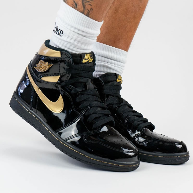 Air Jordan 1 High Og Black Gold Patent Leather New Release Date 555088 032 (4) - newkick.app