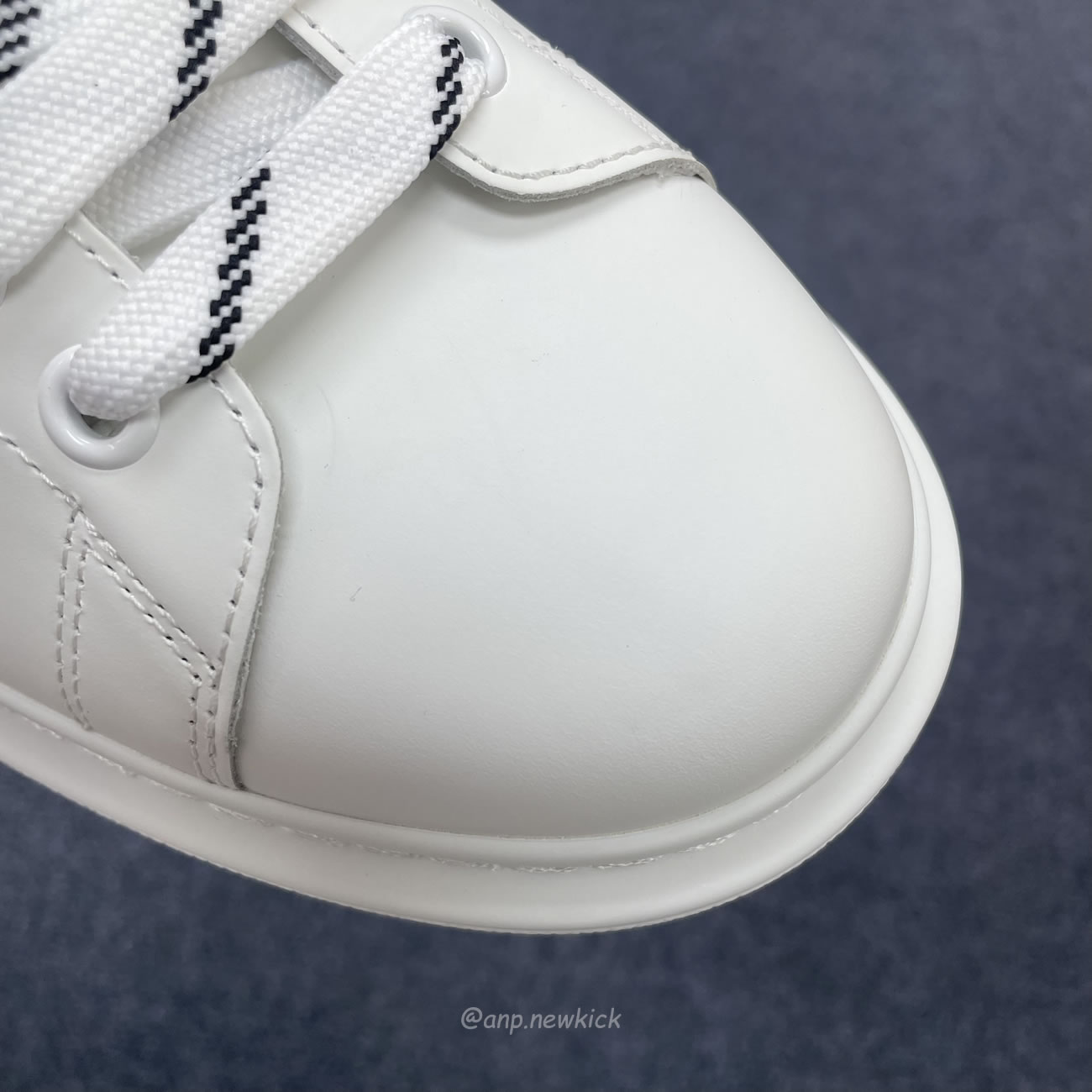 Alexander Mcqueen Oversized Sneaker White Black 625156 Whxmt 9074 (2) - newkick.app