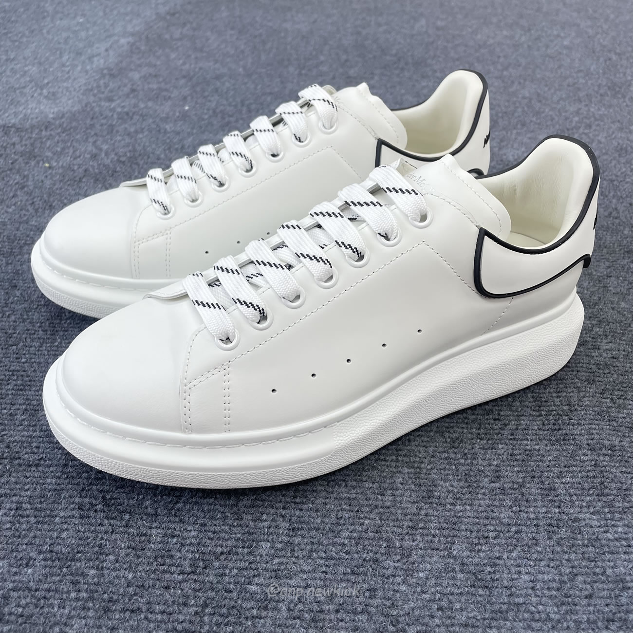 Alexander Mcqueen Oversized Sneaker White Black 625156 Whxmt 9074 (6) - newkick.app