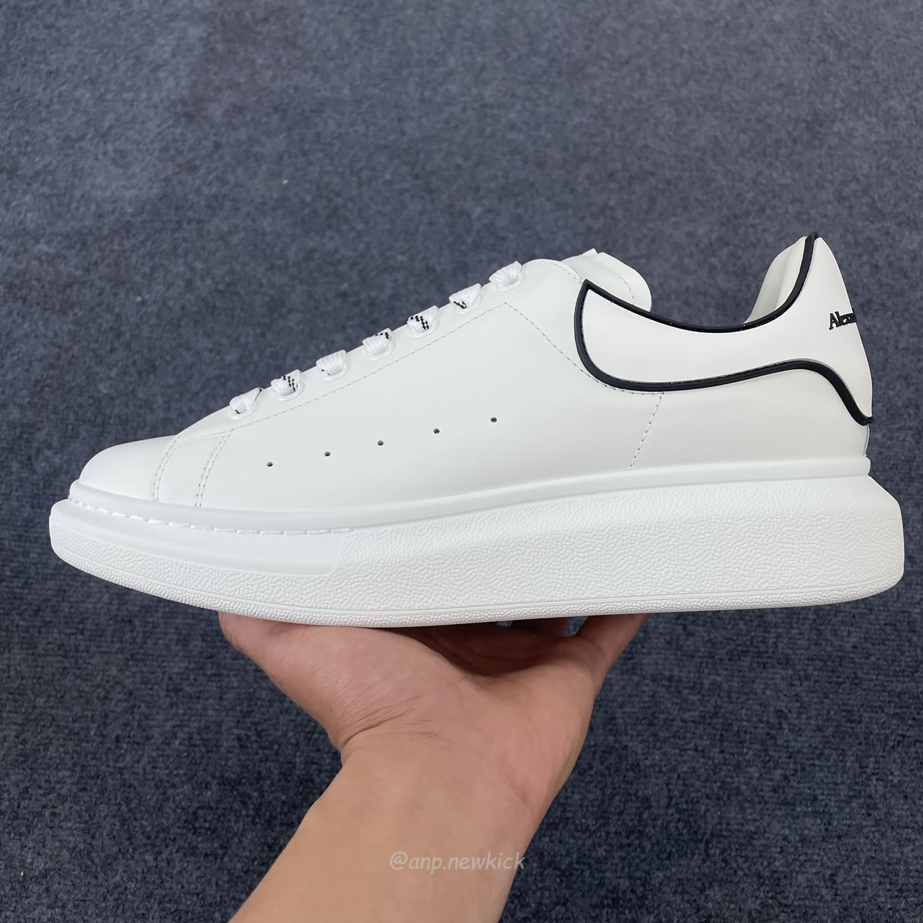 Alexander Mcqueen Oversized Sneaker White Black 625156 Whxmt 9074 (8) - newkick.app