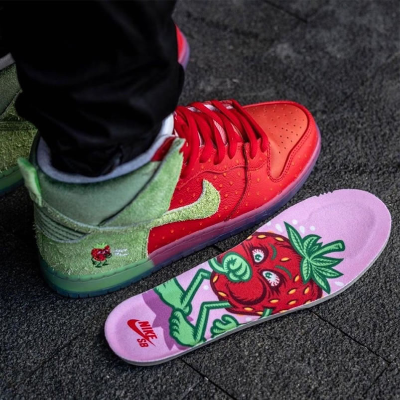 Nike Sb Dunk High Strawberry Cough On Feet Cw7093 600 (4) - newkick.app