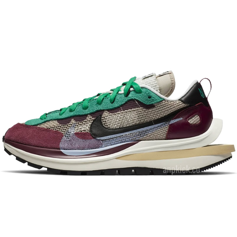 Sacai Nike Vaporwaffle String Black Villain Red Neptune Green Dd3035 200 (1) - newkick.app