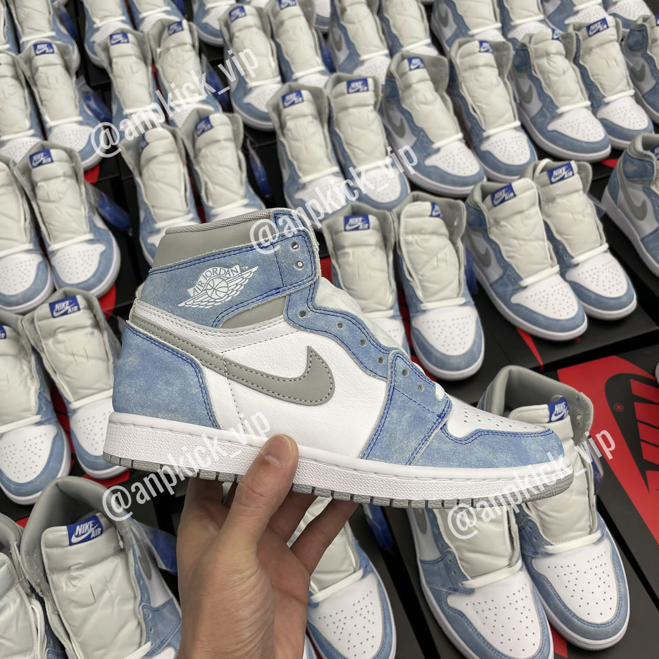 Air Jordan 1 Retro High Og Hyper Royal Anpkick Mens 555088 402 Gs 575441 402 (2) - newkick.app