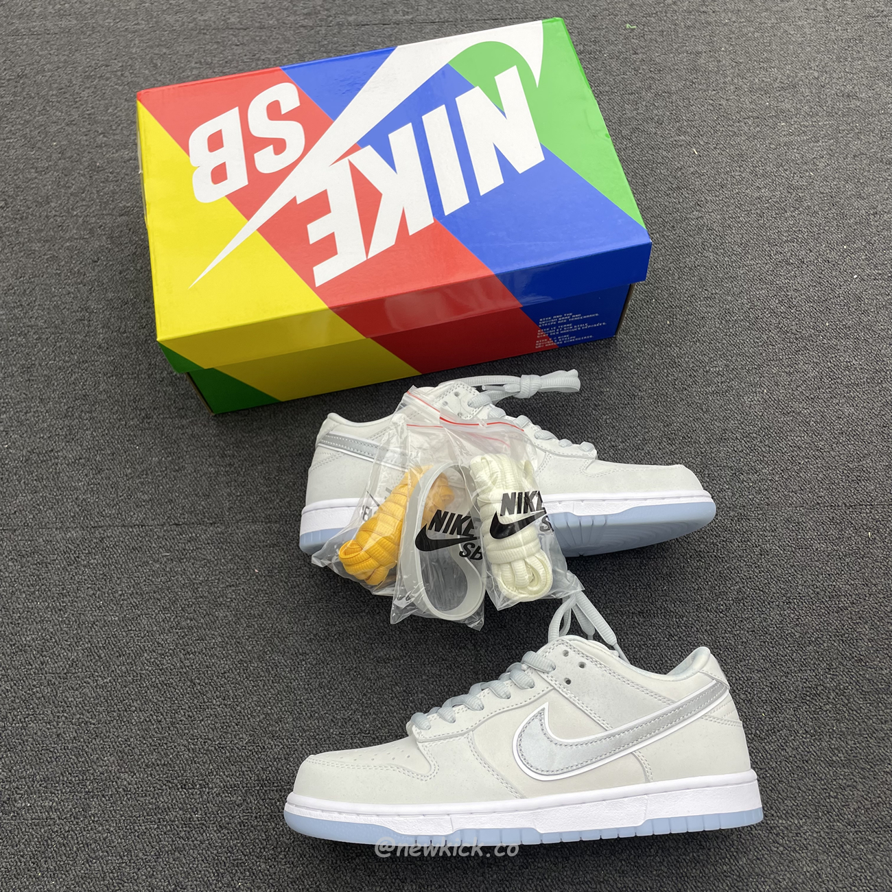 Nike Sb Dunk Low White Lobster Friends And Family Fd8776 100 (4) - newkick.app