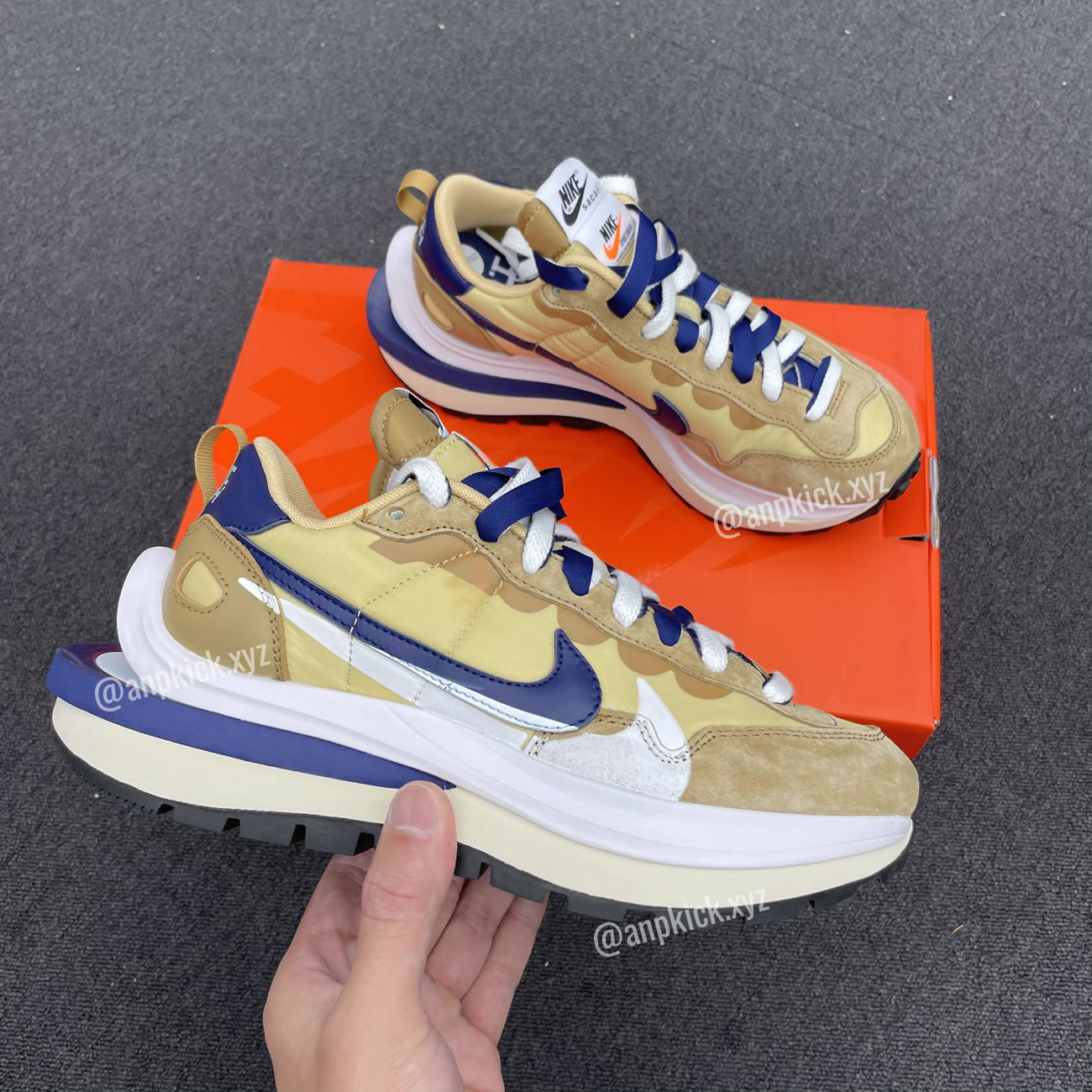 Sacai Nike Vaporwaffle Sesame Dd1875 200 (1) - newkick.app