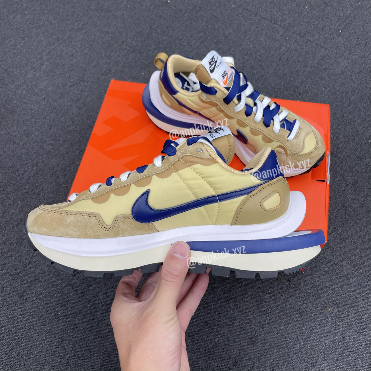 Sacai Nike Vaporwaffle Sesame Dd1875 200 (3) - newkick.app