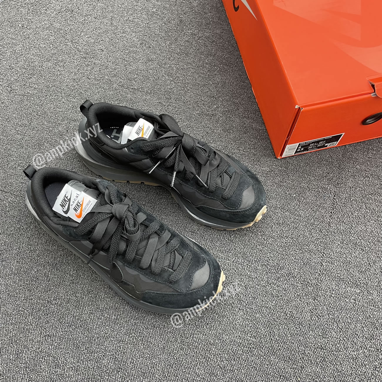 Anpkick Sacai Nike Vaporwaffle Black Gum Dd1875 001 (1) - newkick.app