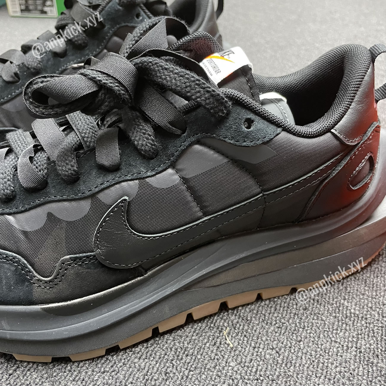 Anpkick Sacai Nike Vaporwaffle Black Gum Dd1875 001 (4) - newkick.app