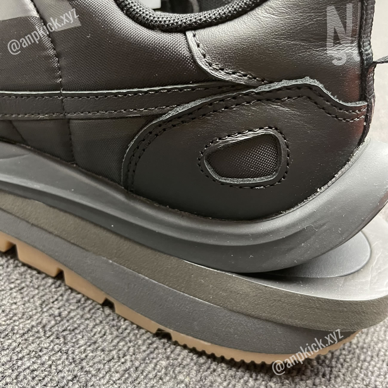 Anpkick Sacai Nike Vaporwaffle Black Gum Dd1875 001 (6) - newkick.app