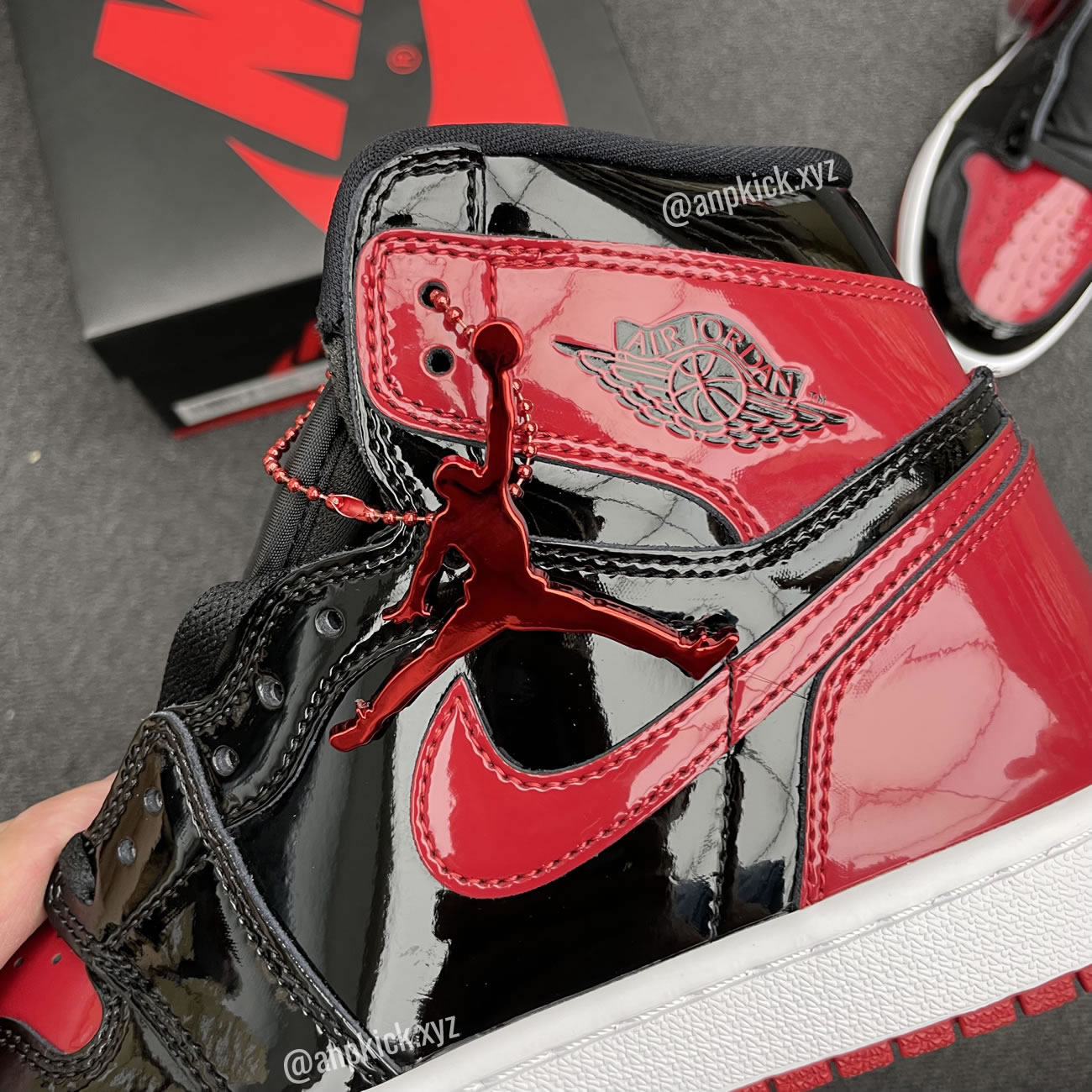 Air Jordan 1 High Og Bred Patent 555088 063 (8) - newkick.app