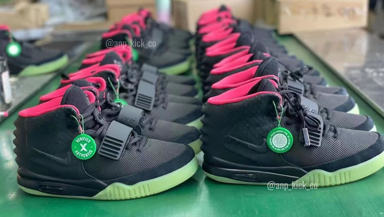 Anpkick Nike Air Yeezy 2 Solar Red 2012 508214 006 (1) - newkick.app