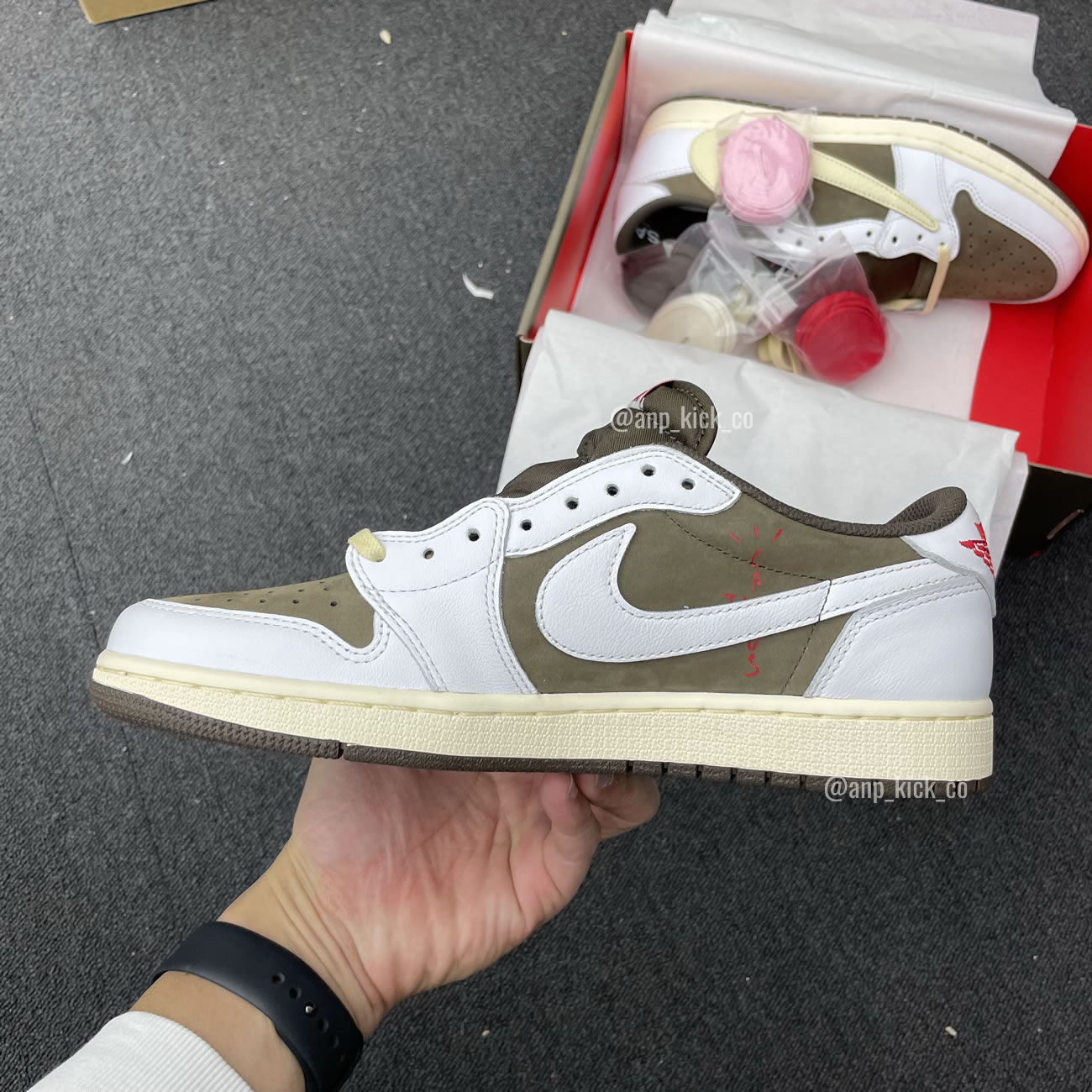 Travis Scott Air Jordan 1 Low White Brown Anpkick Custom Making (1) - newkick.app