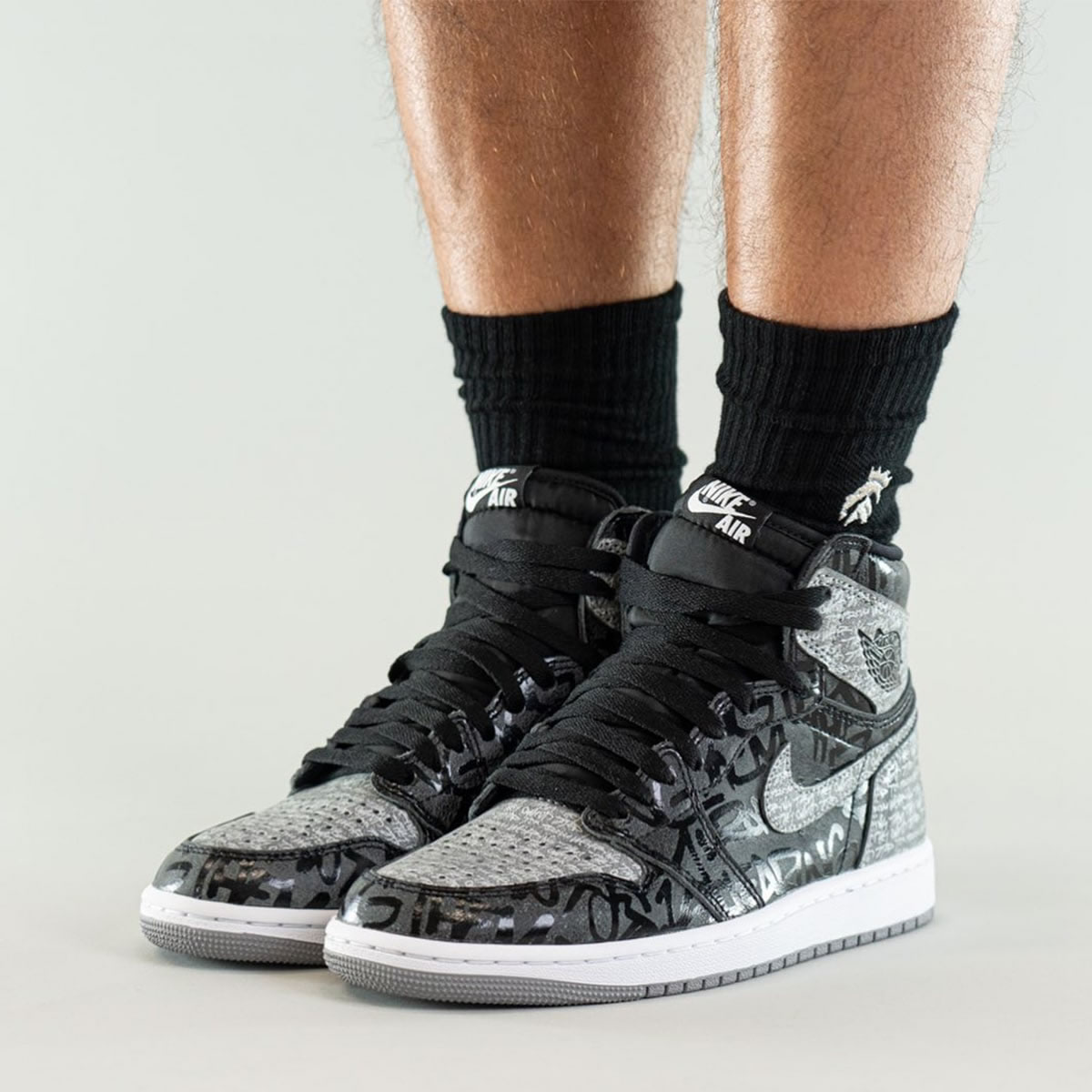 Air Jordan 1 High Og Rebellionaire Black White Particle Grey On Feet 555088 036 (1) - newkick.app