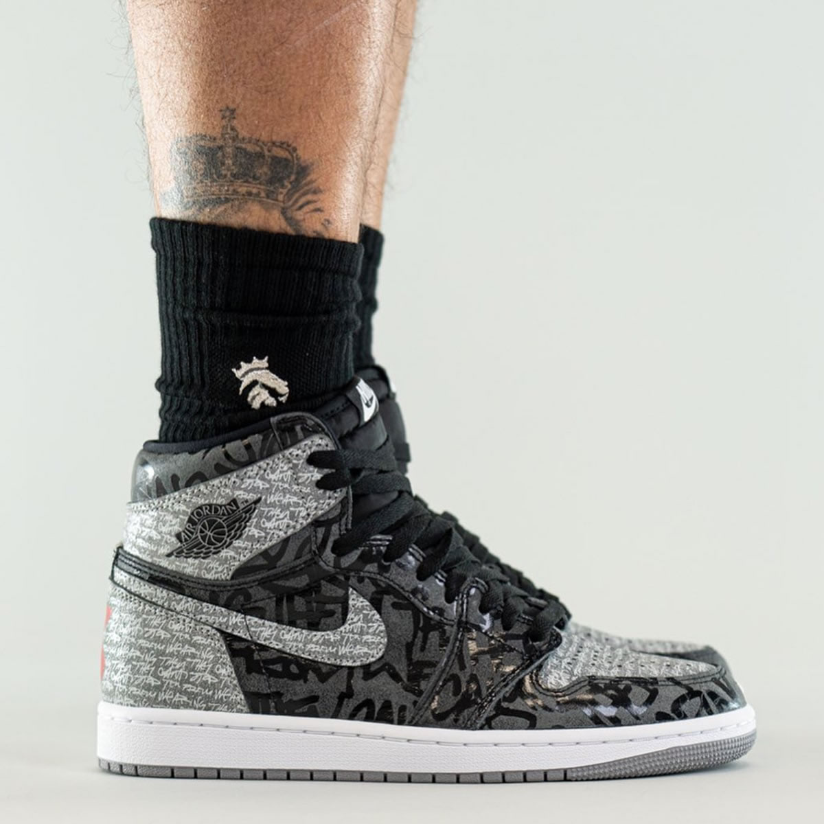 Air Jordan 1 High Og Rebellionaire Black White Particle Grey On Feet 555088 036 (3) - newkick.app