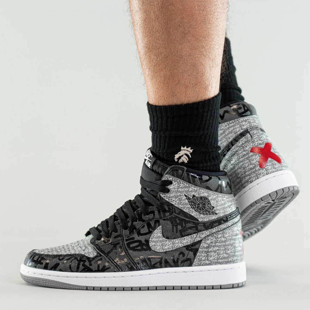 Air Jordan 1 High Og Rebellionaire Black White Particle Grey On Feet 555088 036 (6) - newkick.app