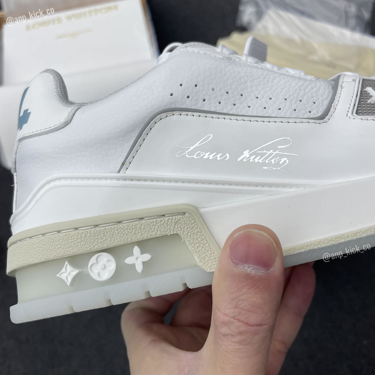 New L V Trainer Sneaker Shoes White Signature (4) - newkick.app