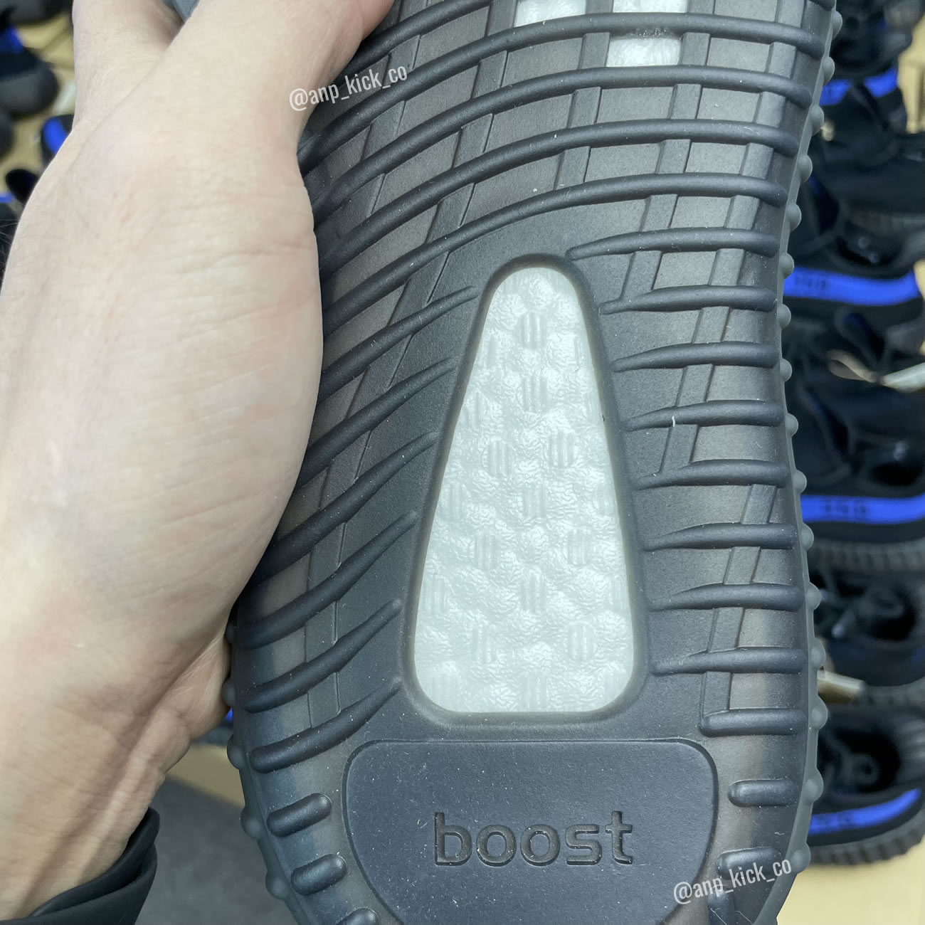 Adidas Yeezy Boost 350 V2 Dazzling Blue Anpkick Gy7164 (5) - newkick.app