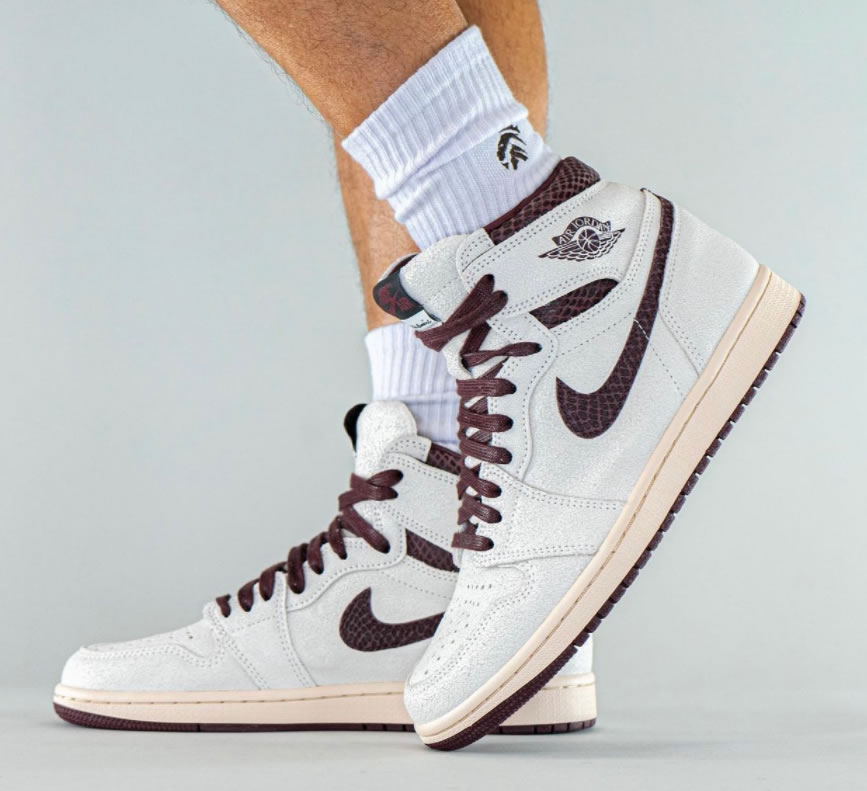 A Ma Maniere Air Jordan 1 High Og Sail And Burgundy Do7097 100 On Feet (2) - newkick.app