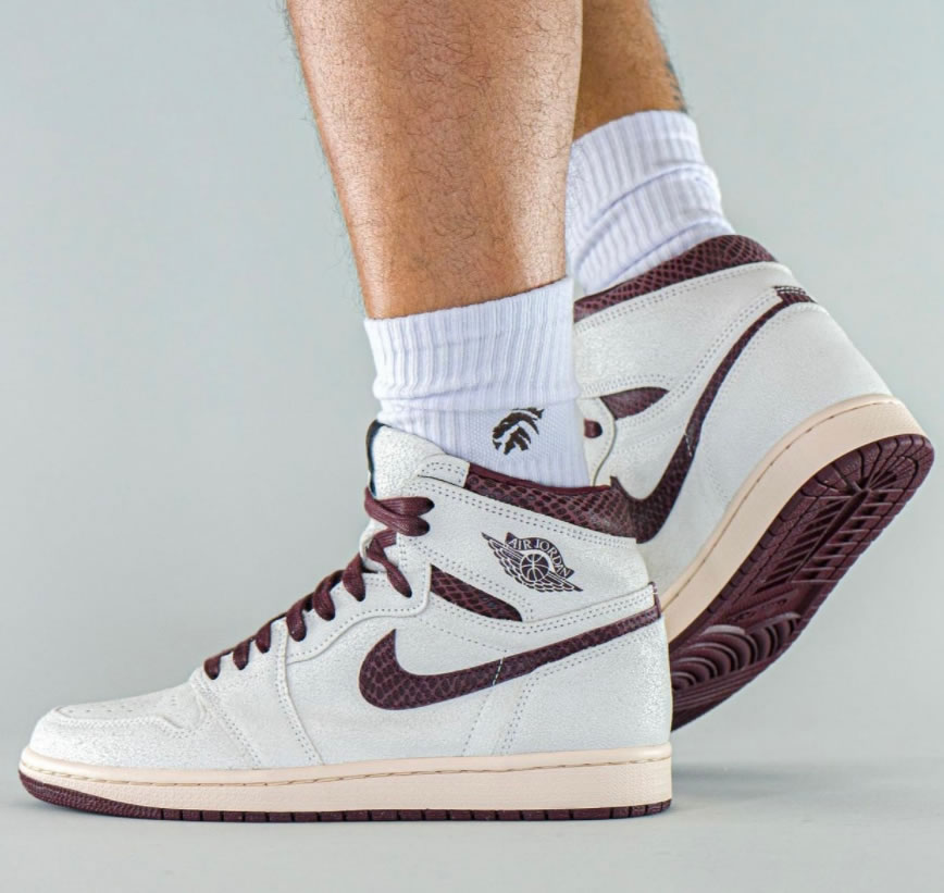 A Ma Maniere Air Jordan 1 High Og Sail And Burgundy Do7097 100 On Feet (4) - newkick.app