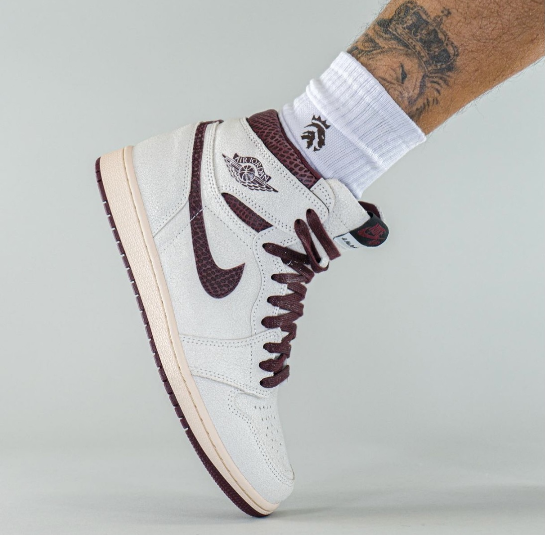 A Ma Maniere Air Jordan 1 High Og Sail And Burgundy Do7097 100 On Feet (5) - newkick.app