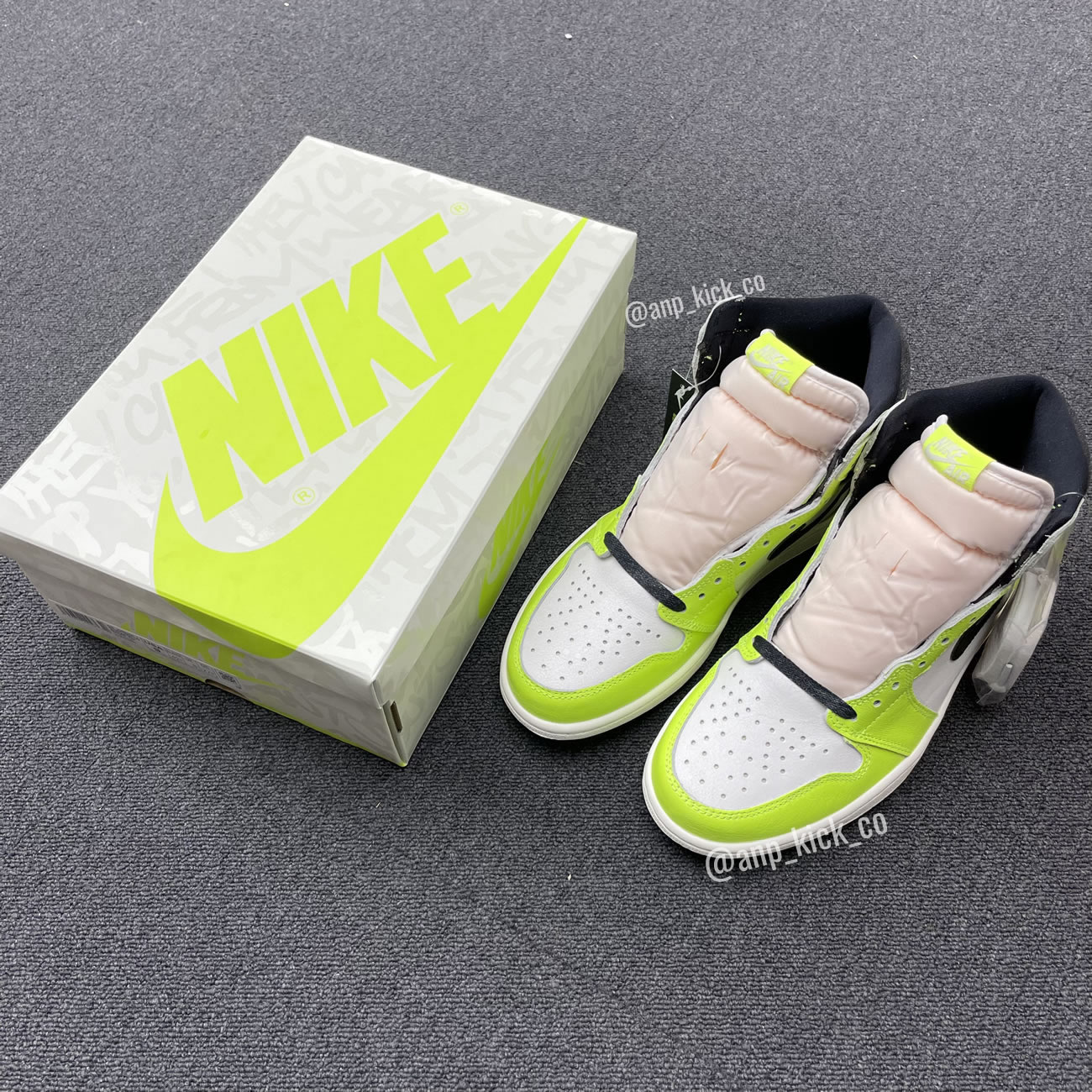 Air Jordan 1 Retro High Og Anpkick Volt Black Sail 555088 702 (10) - newkick.app