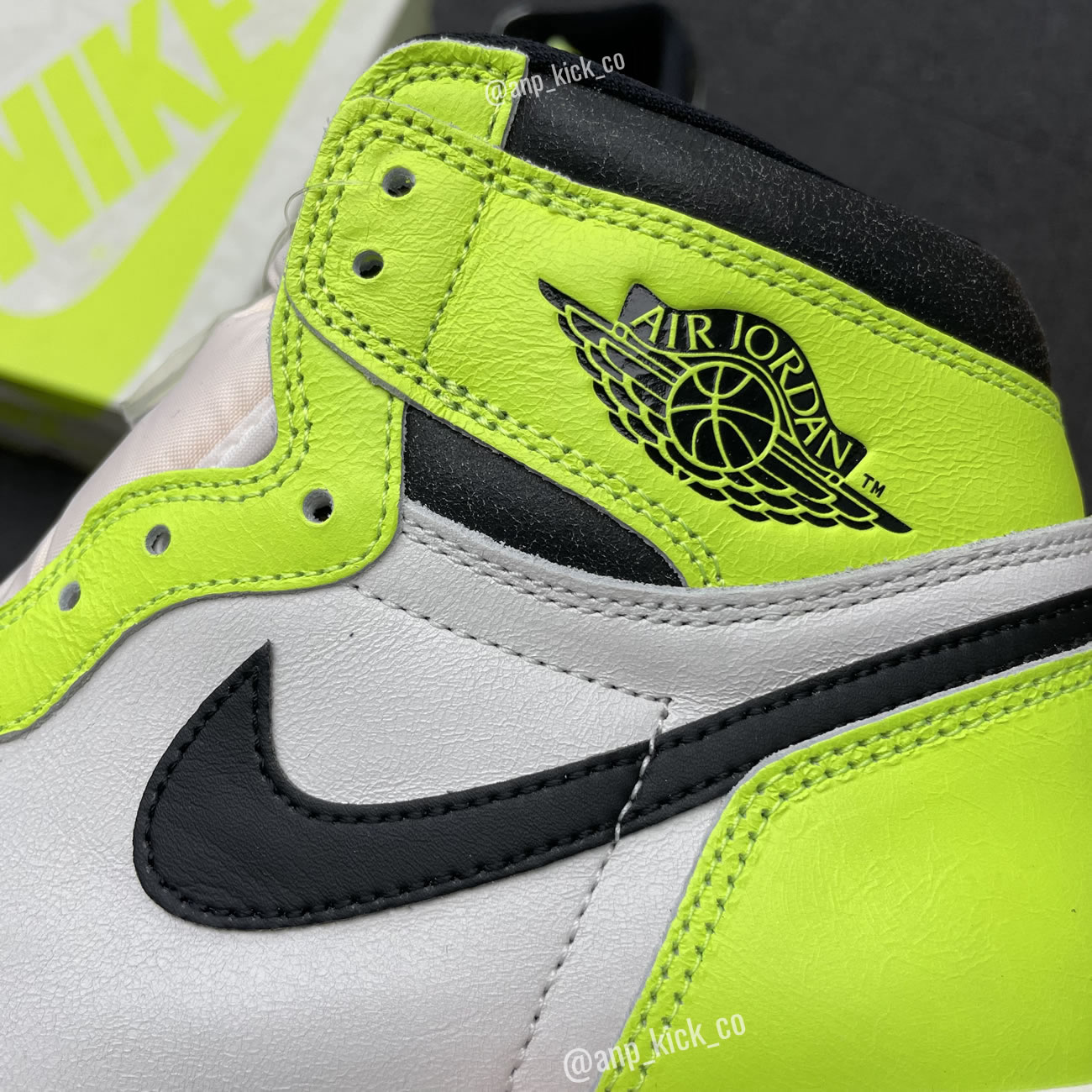 Air Jordan 1 Retro High Og Anpkick Volt Black Sail 555088 702 (2) - newkick.app