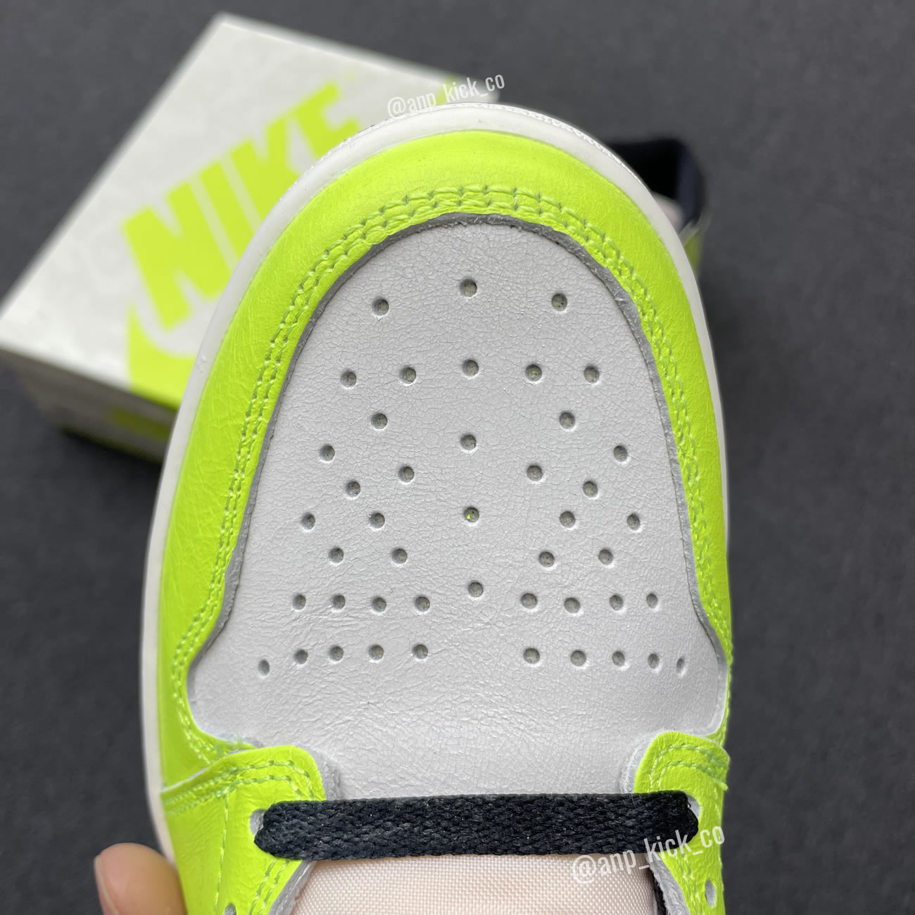 Air Jordan 1 Retro High Og Anpkick Volt Black Sail 555088 702 (4) - newkick.app