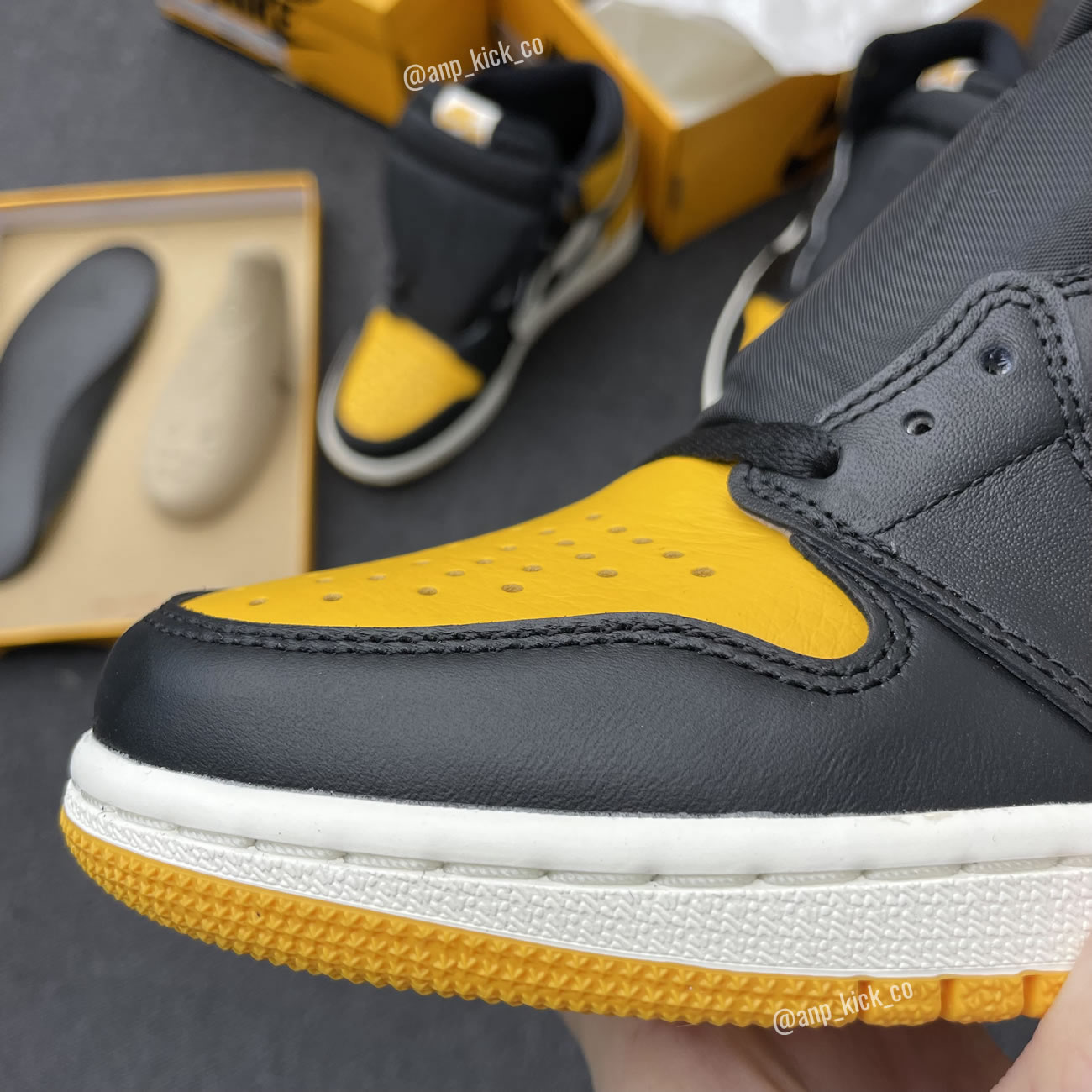 Air Jordan 1 Retro High Og Anpkick Yellow Toe 555088 711 (7) - newkick.app