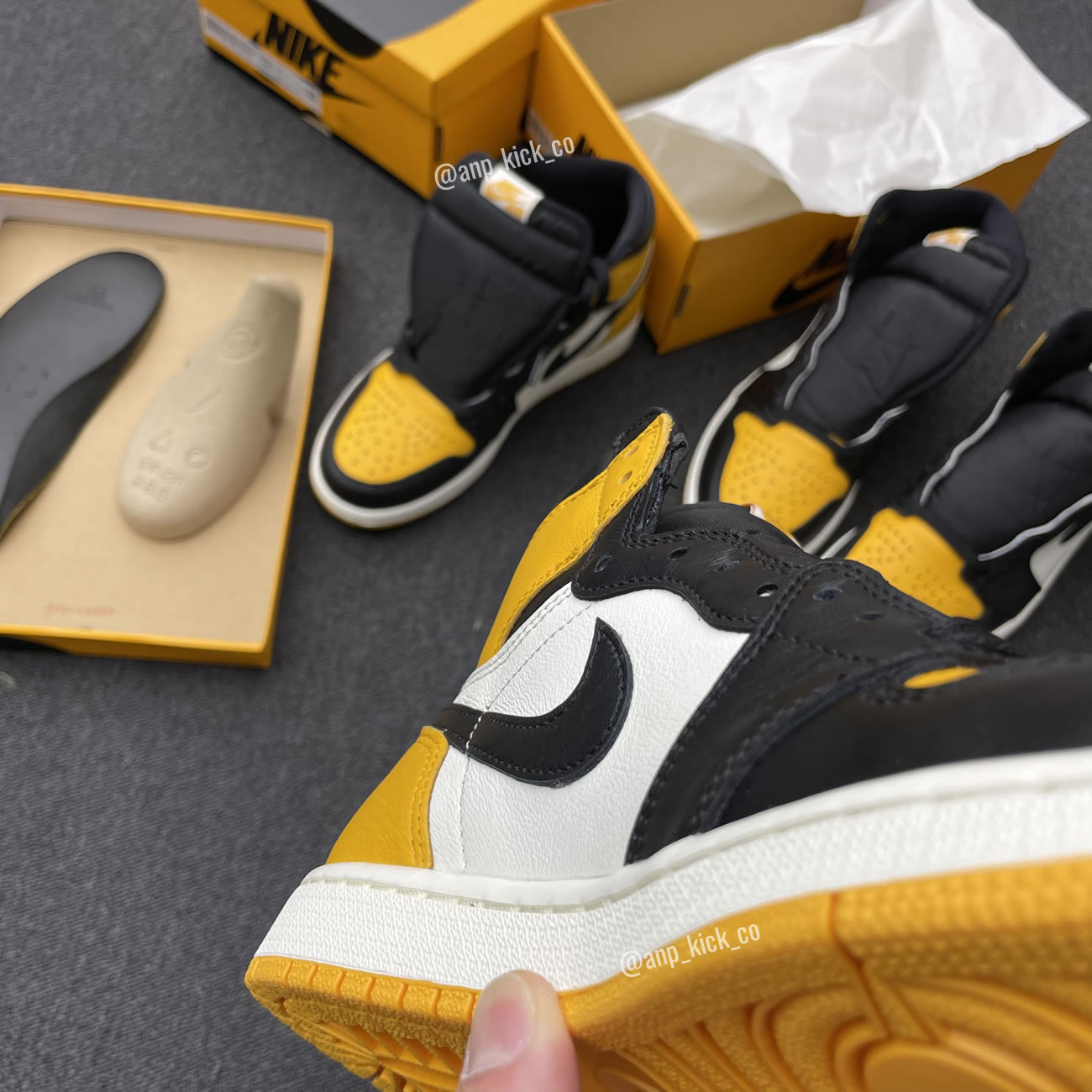 Air Jordan 1 Retro High Og Anpkick Yellow Toe 555088 711 (9) - newkick.app