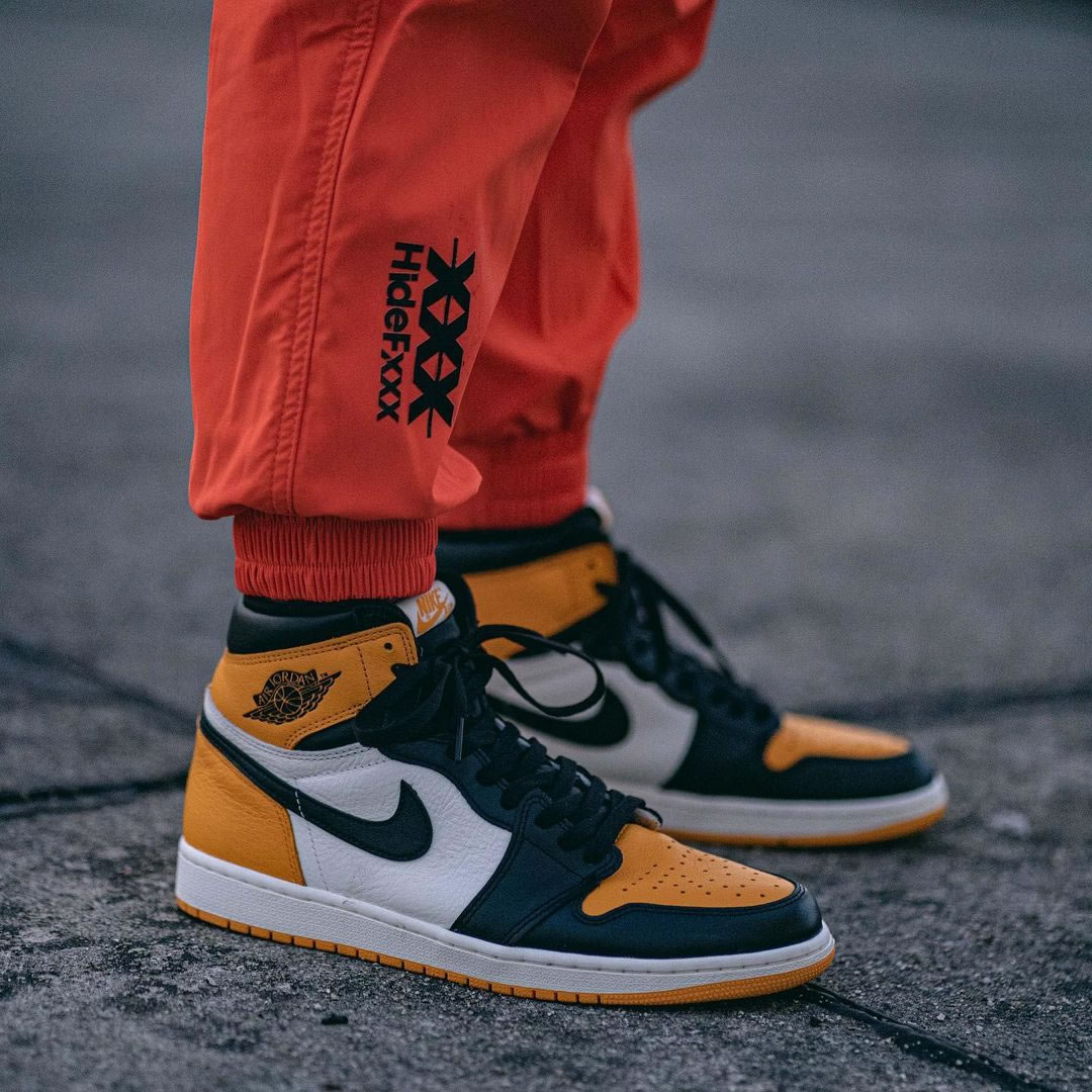 Air Jordan 1 Retro High Og Yellow Toe On Feet 555088 711 (16) - newkick.app