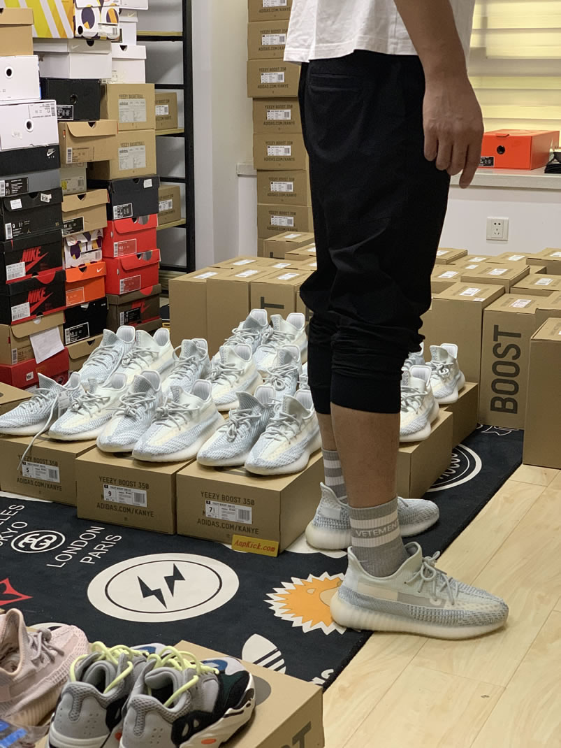 Adidas Yeezy Boost 350 V2 Cloud White Non Reflective Anpkick On Feet Fw3043 (1) - newkick.app