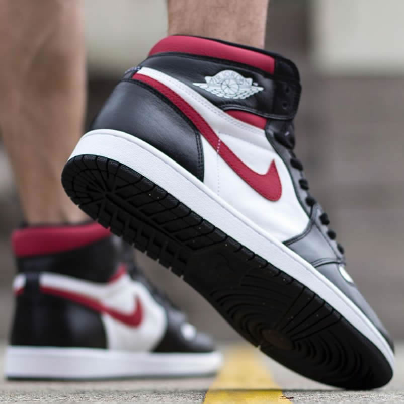 Air Jordan 1 Retro High Og Gym Red 2019 555088 061 On Feet (3) - newkick.app