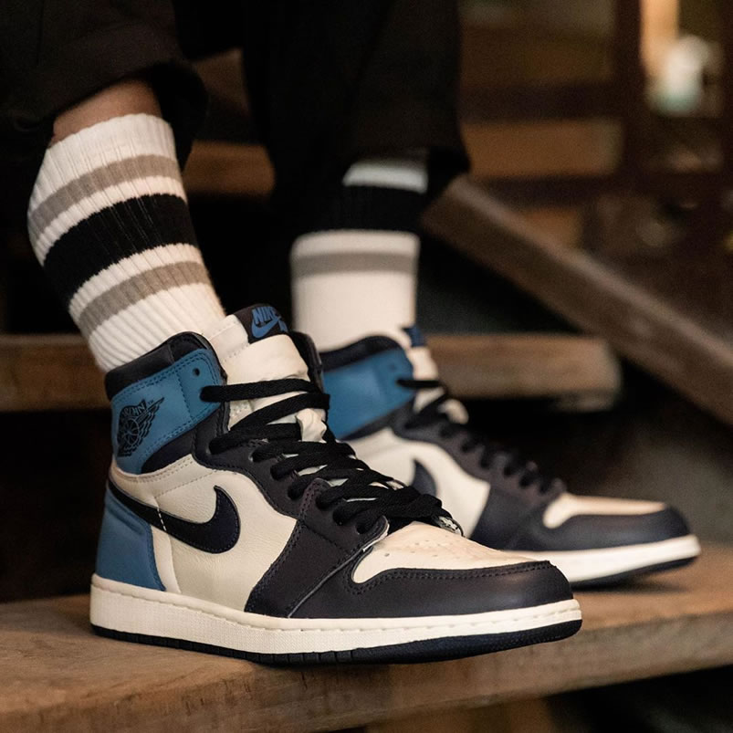 Air Jordan 1 Retro High Og Obsidian On Feet University Blue Unc 555088 140 (1) - newkick.app