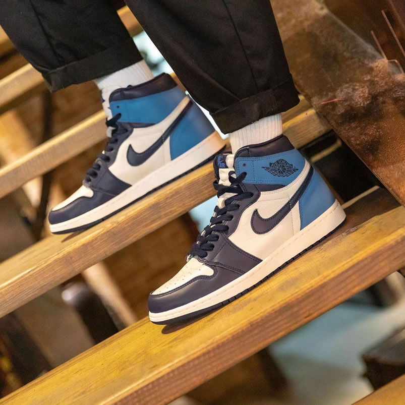 Air Jordan 1 Retro High Og Obsidian On Feet University Blue Unc 555088 140 (2) - newkick.app