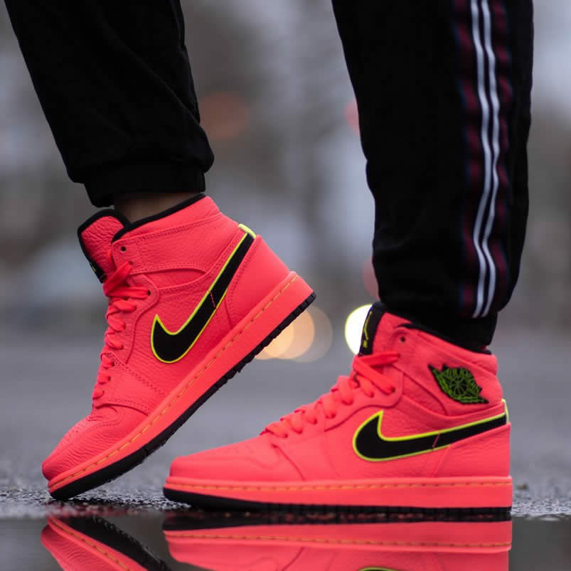 Air Jordan 1 Retro Premium Hot Punch On Feet Pink Pics Womens Aq9131 600 (1) - newkick.app