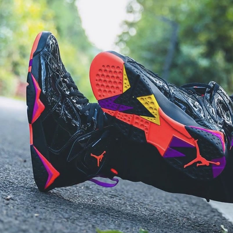 Air Jordan 7 Wmns Black Patent Leather Shoes On Feet Release Date 313358 006 (4) - newkick.app