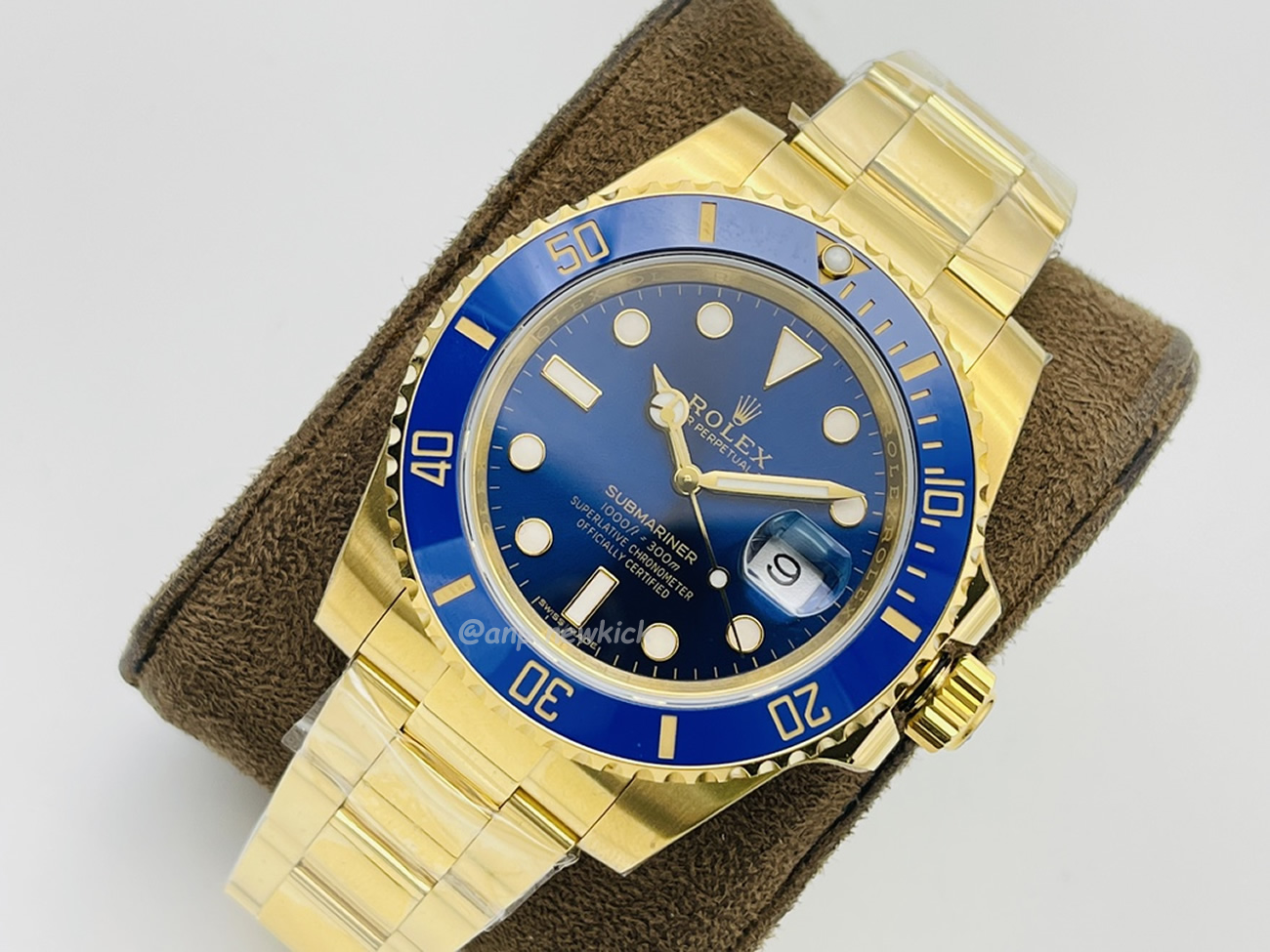 Rolex Submariner Royal Blue Hulk Black 126618lb (38) - newkick.app