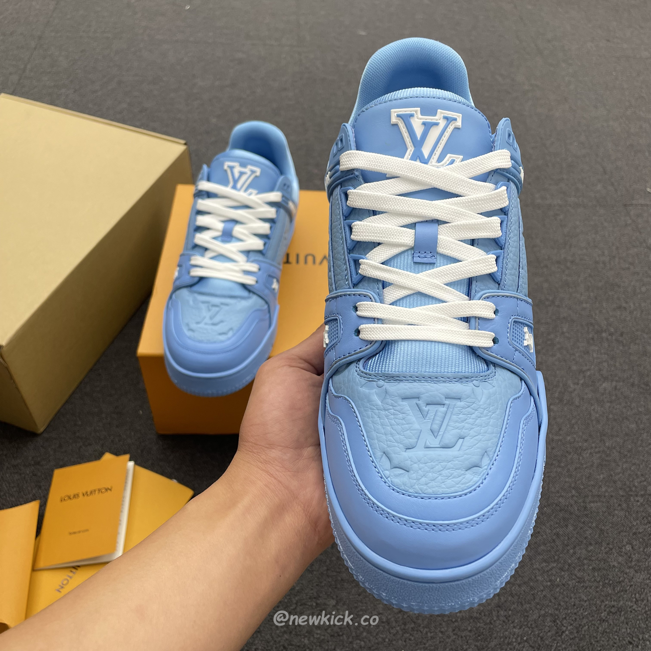 Louis Vuitton Trainer Blue Embossed Monogram (7) - newkick.app