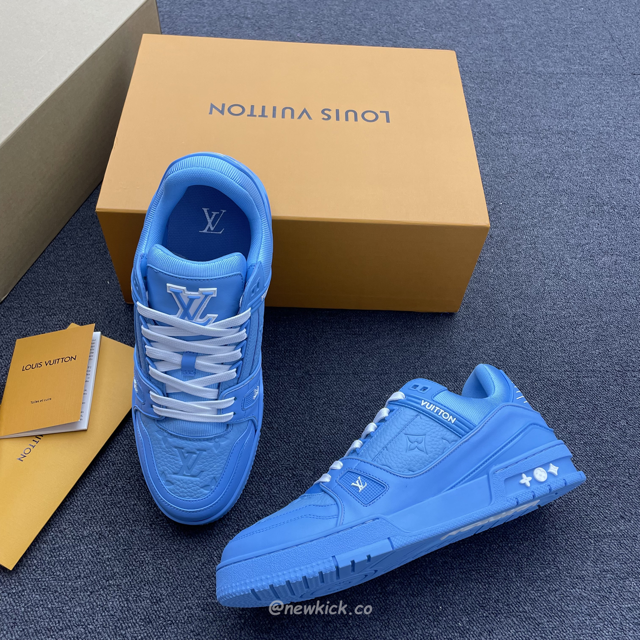 Louis Vuitton Trainer Blue Embossed Monogram (8) - newkick.app