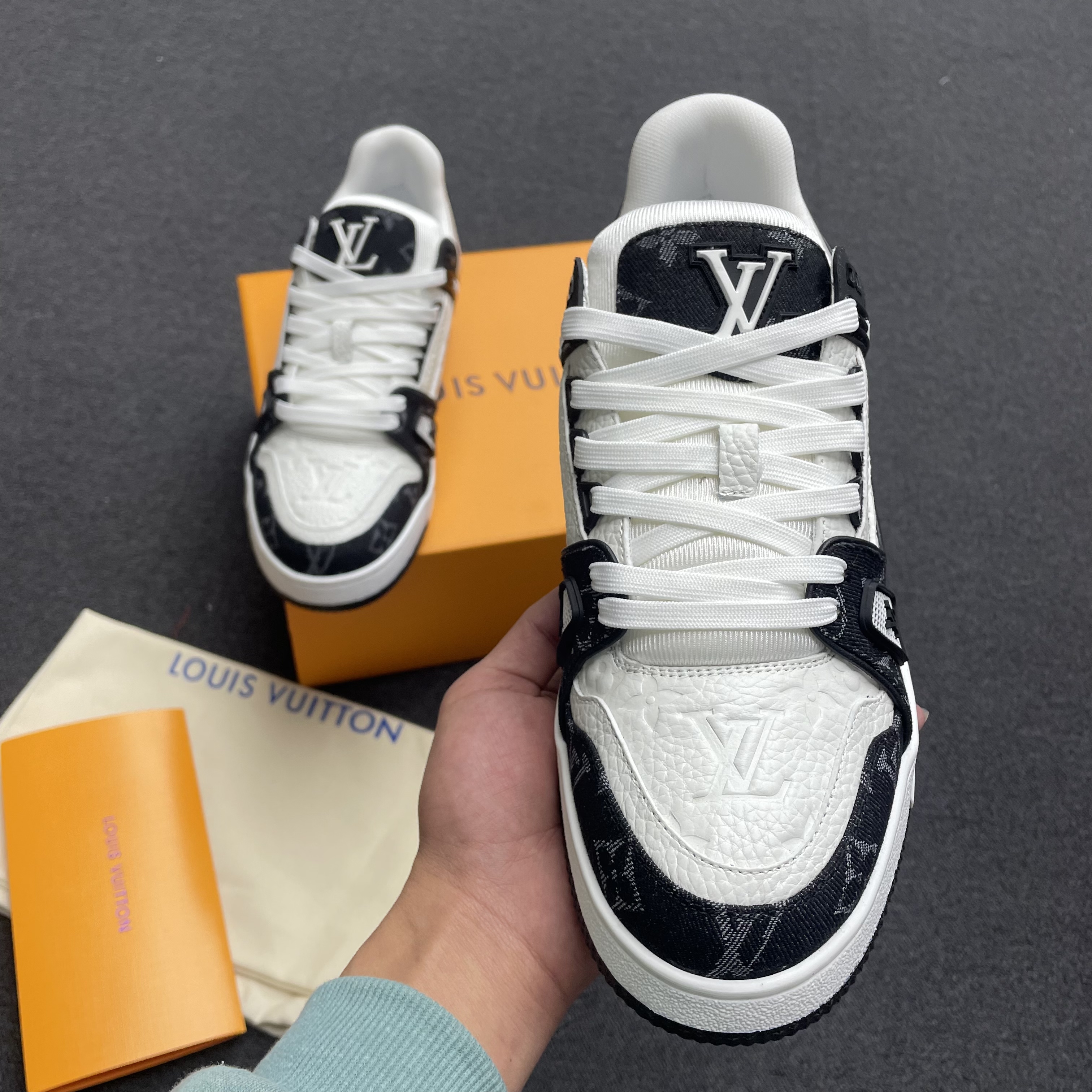 Louis Vuitton Lv Trainer White Black White 1a9jgb (2) - newkick.app