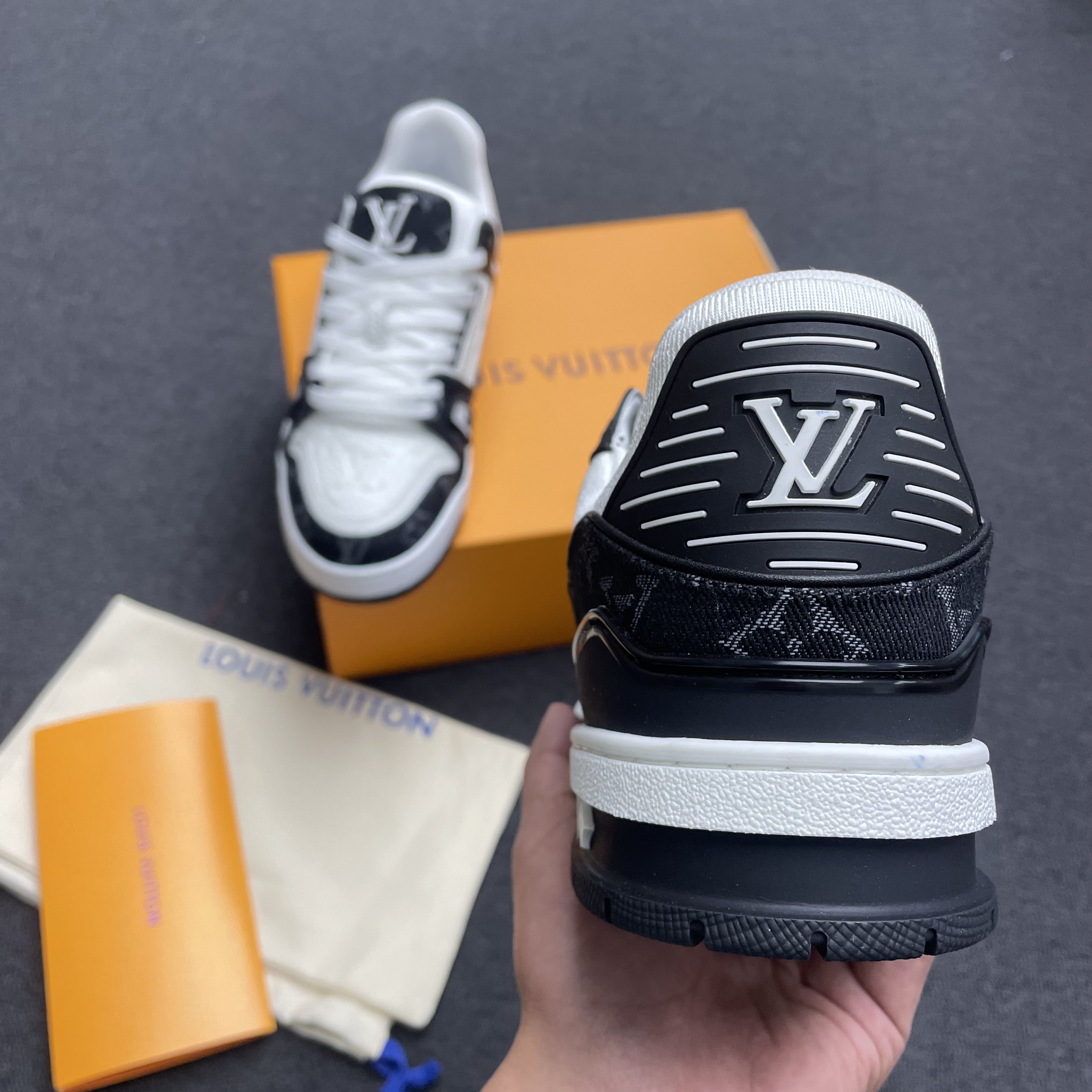 Louis Vuitton Lv Trainer White Black White 1a9jgb (3) - newkick.app