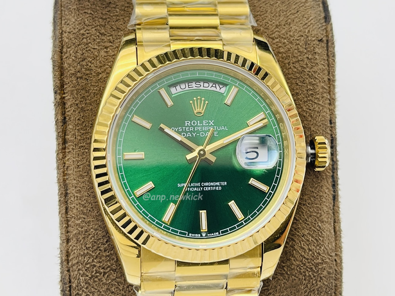 Rolex Day Date Olive Green Cherry Red Dial Bright Blue Bright Black Champagne Colour Olive Green 228239 (99) - newkick.app