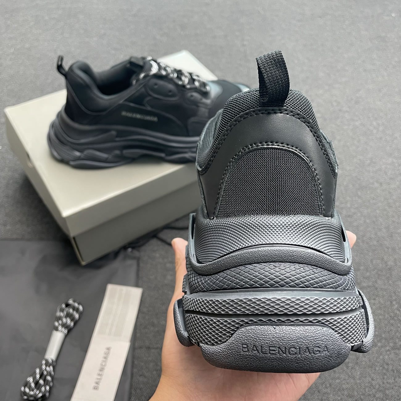 Balenciaga Triple S Triple Black 2018 Reissue Pre Distressed 512176 W09o1 1000 (1) - newkick.app