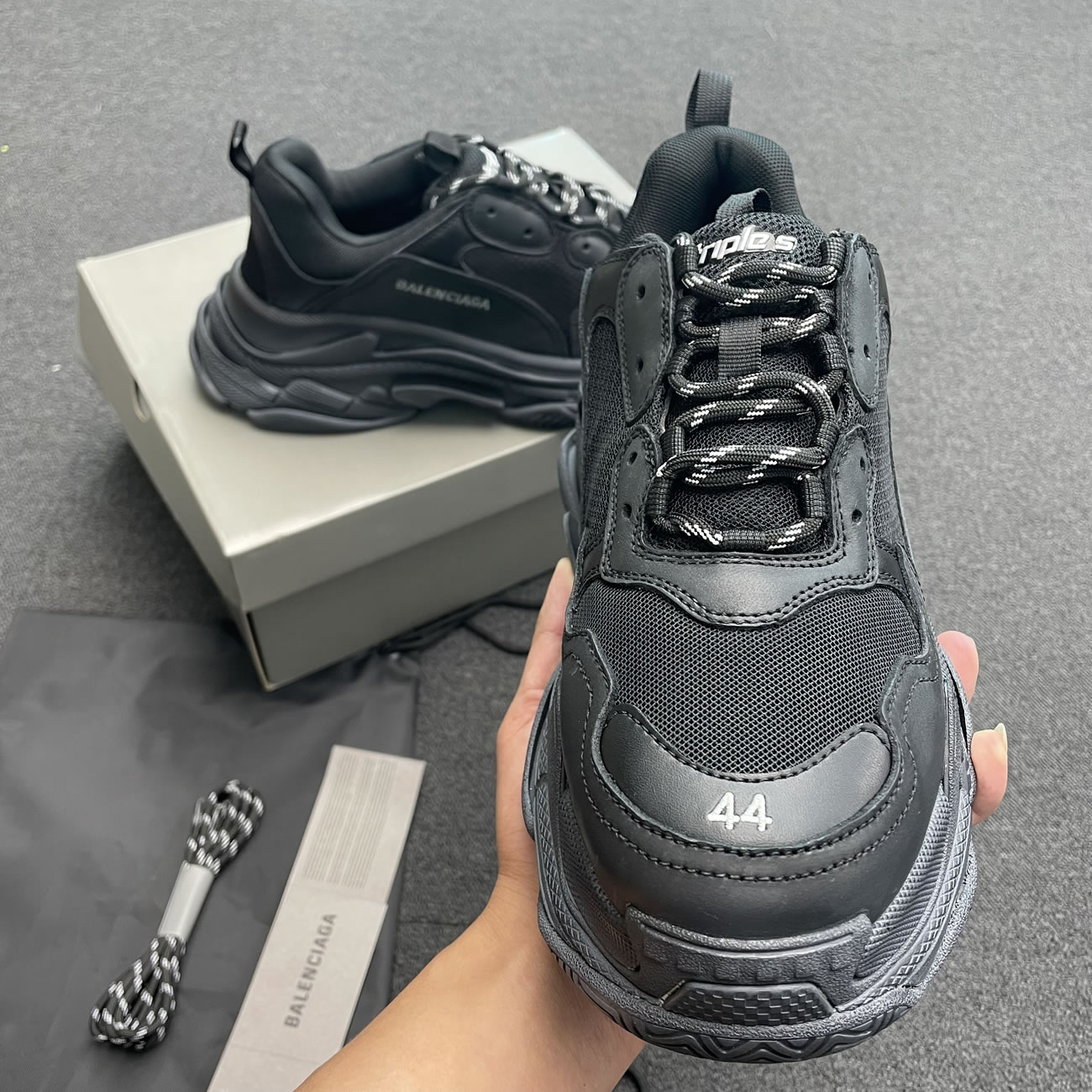 Balenciaga Triple S Triple Black 2018 Reissue Pre Distressed 512176 W09o1 1000 (3) - newkick.app